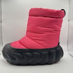 Crocs Women's 6/ Men's 4 Overpuff Boot Dragon Fruit. Winter Boots. Great cond.